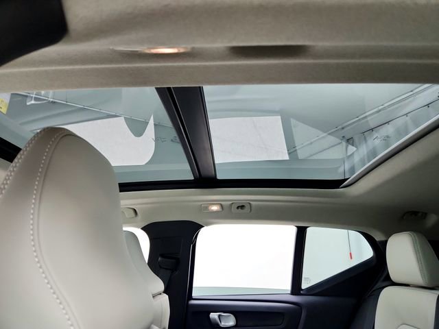 New 2026 Volvo XC40 B5 Plus w/ Climate Package image 18