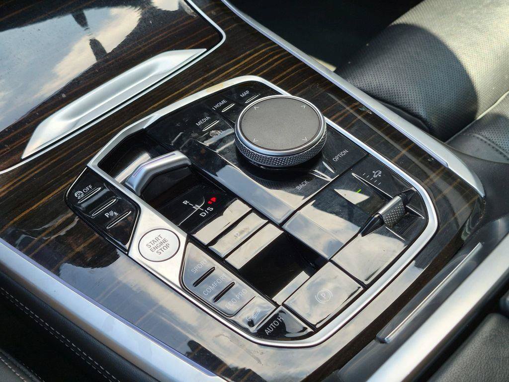 Used 2025 BMW X7 xDrive40i AWD/4WD image 23
