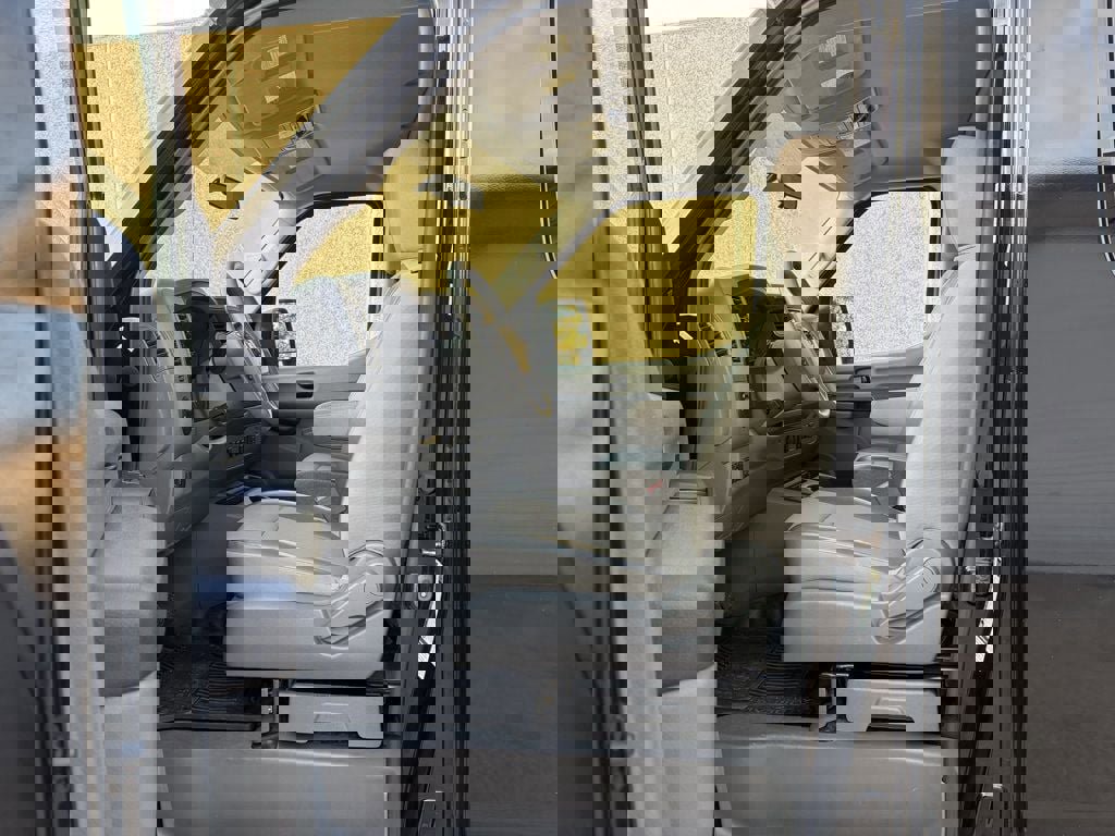 Used 2018 Nissan NV 3500 S image 21