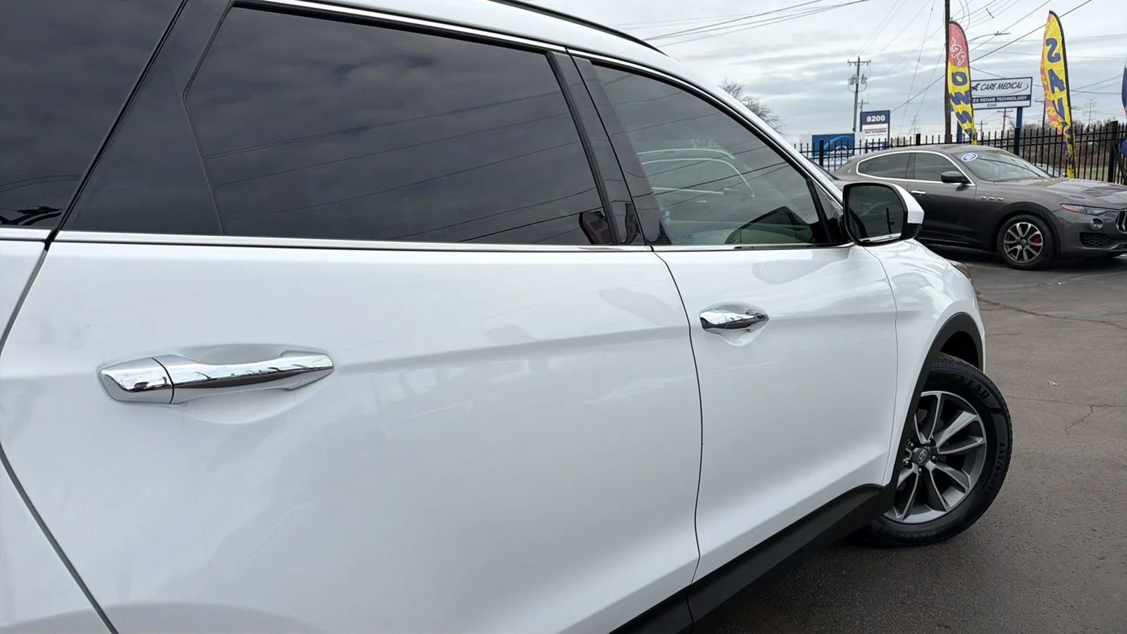 Used 2017 Hyundai Santa Fe SE image 12