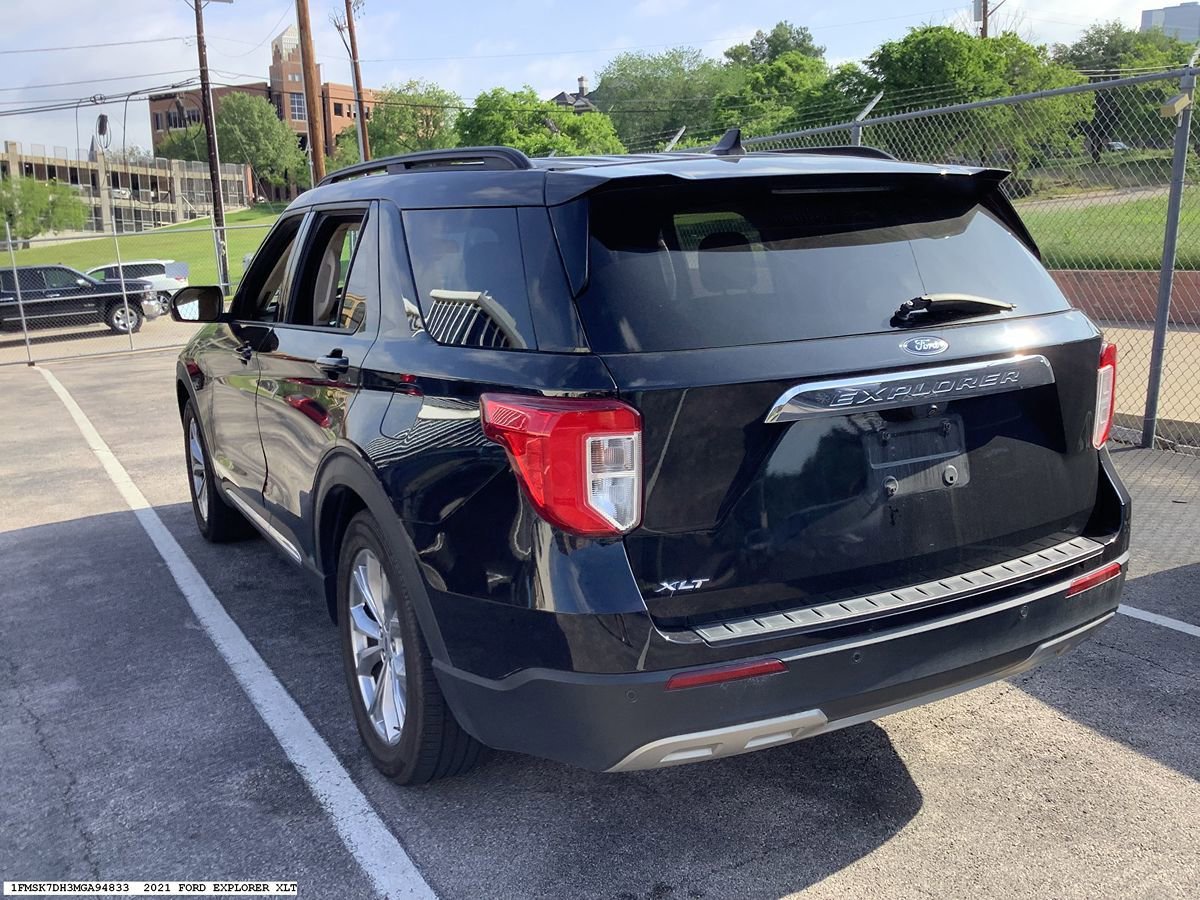 Used 2021 Ford Explorer XLT w/ Equipment Group 202A RWD image 3