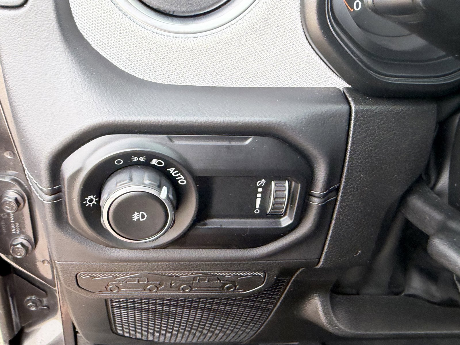 Used 2025 Jeep Wrangler Sahara image 15