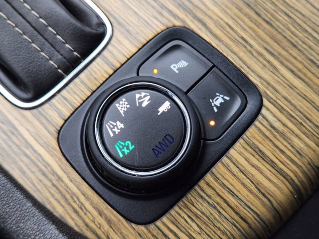 Used 2019 GMC Acadia Denali w/ Technology Package AWD/4WD image 22