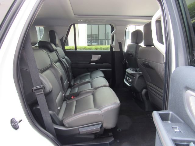 Used 2025 Ford Expedition Active image 27