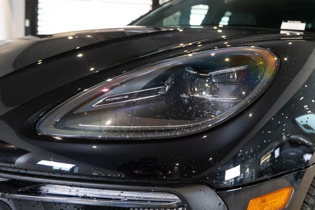 Certified 2026 Porsche Macan S AWD/4WD image 13