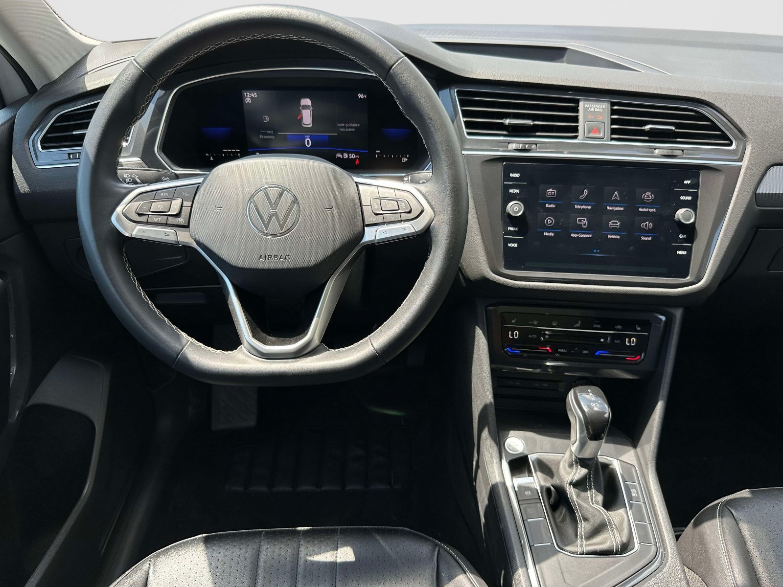 Certified 2022 Volkswagen Tiguan SE FWD image 8
