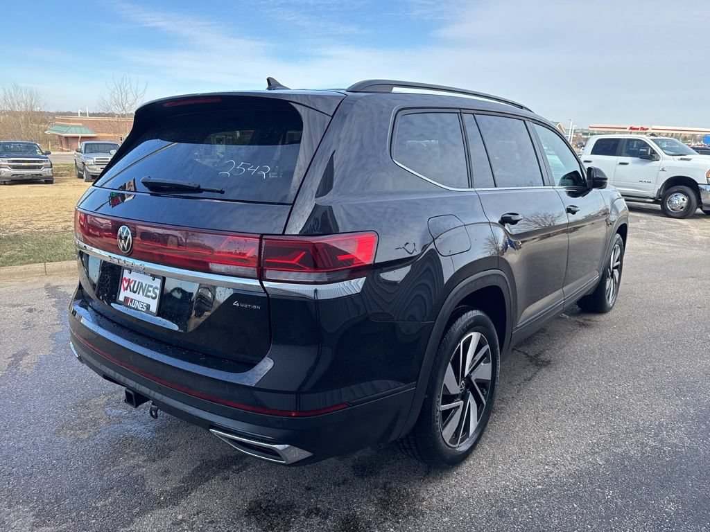 Used 2025 Volkswagen Atlas SE AWD/4WD image 5