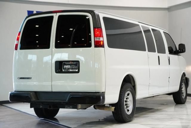 Used 2020 Chevrolet Express 2500 Extended RWD image 4