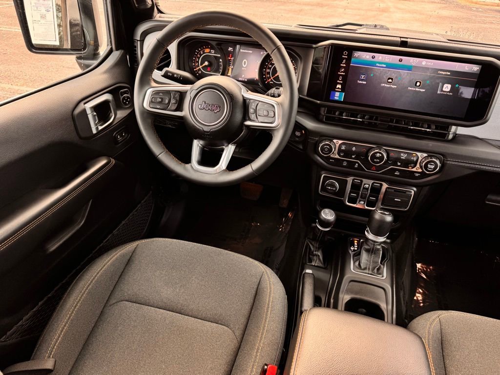 Used 2025 Jeep Wrangler Sahara image 28