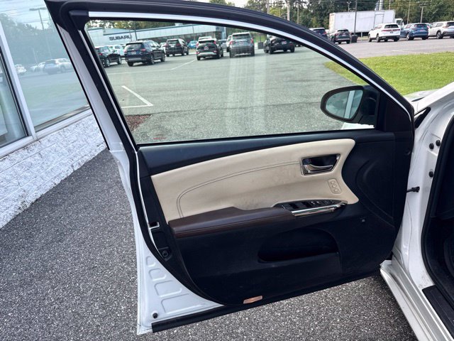 Used 2017 Toyota Avalon Limited w/ Carpet Mat Package FWD image 10