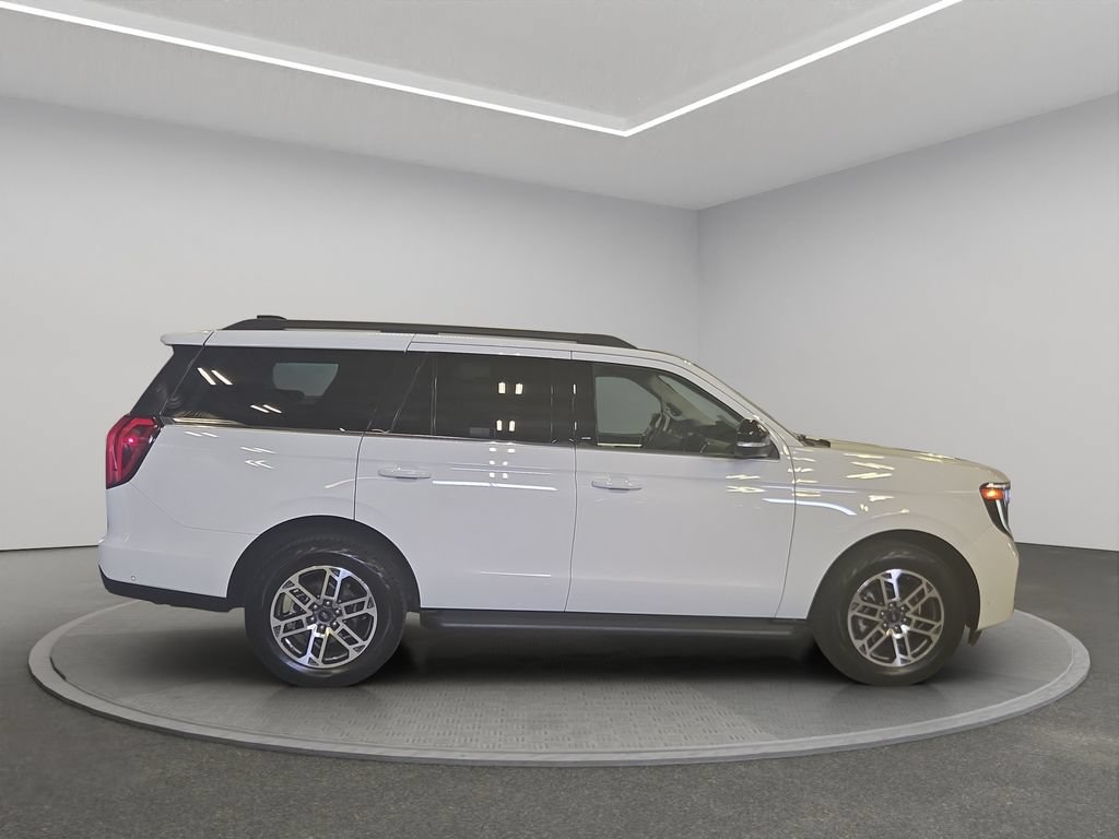 Used 2025 Ford Expedition Active AWD/4WD image 6
