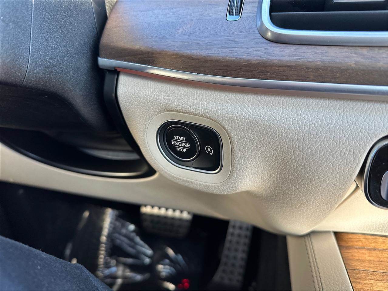 Used 2023 Mercedes-Benz GLS 450 4MATIC w/ AMG Line Exterior image 39