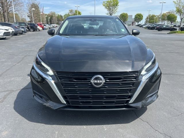 Used 2024 Nissan Altima 2.5 SV image 2