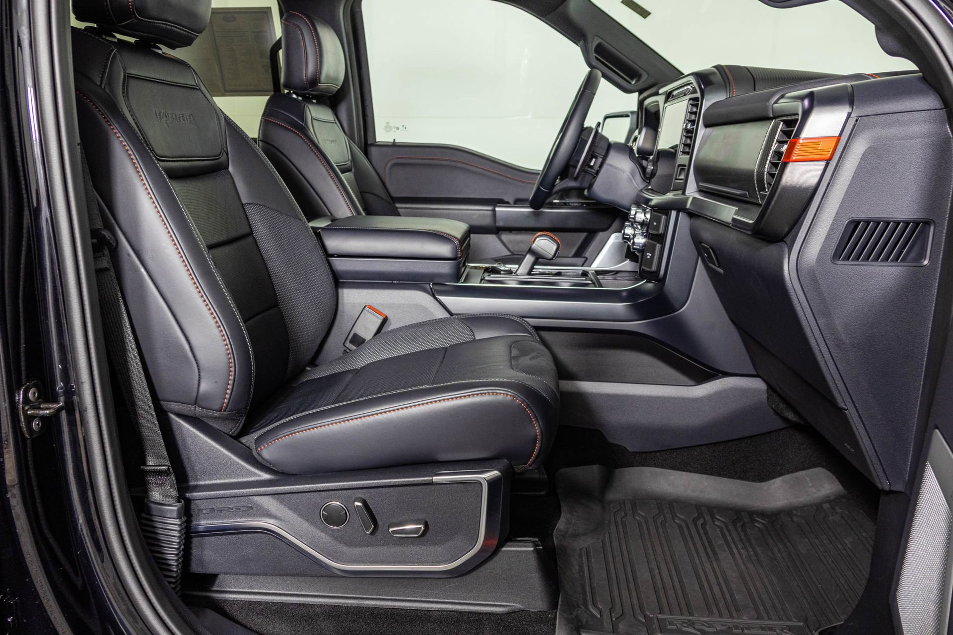 Used 2024 Ford F150 Raptor image 48