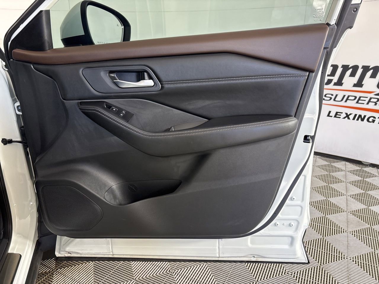 Used 2023 Nissan Rogue SL w/ SL Premium Package image 27