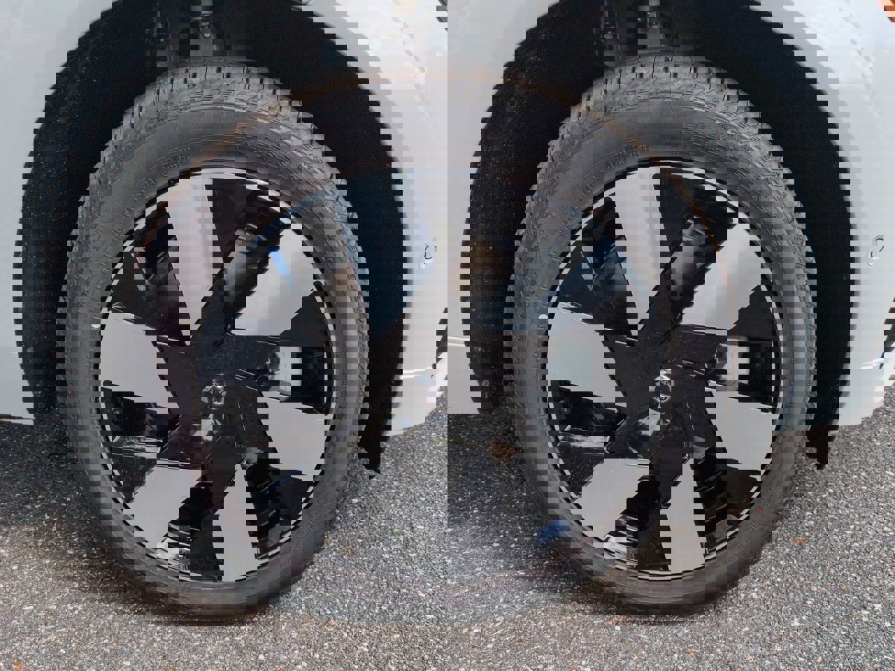 New 2025 Volvo XC60 T8 Plus w/ Protection Package Premier image 11