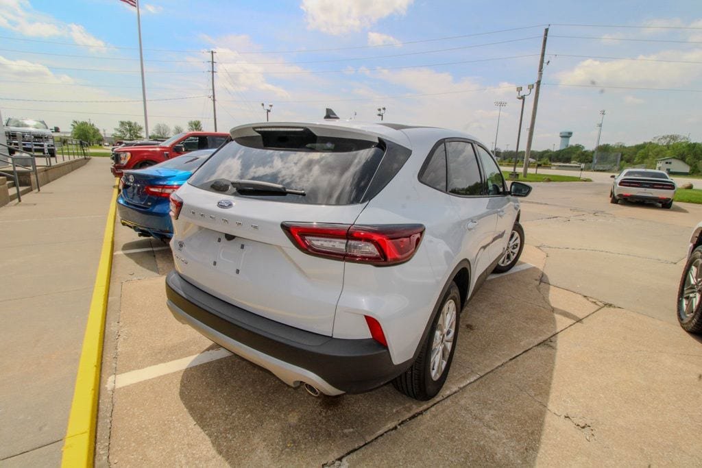 Used 2025 Ford Escape Active FWD image 3