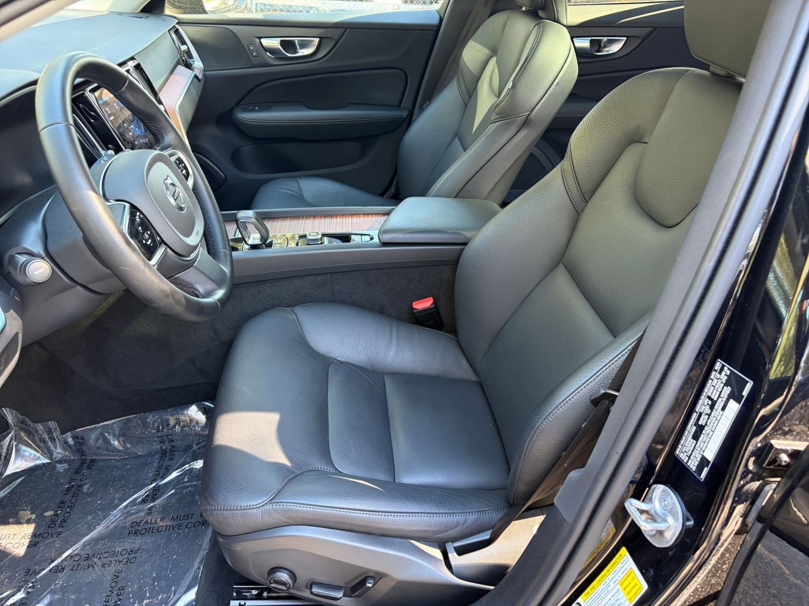 Used 2025 Volvo V60 B5 Cross Country Plus image 31