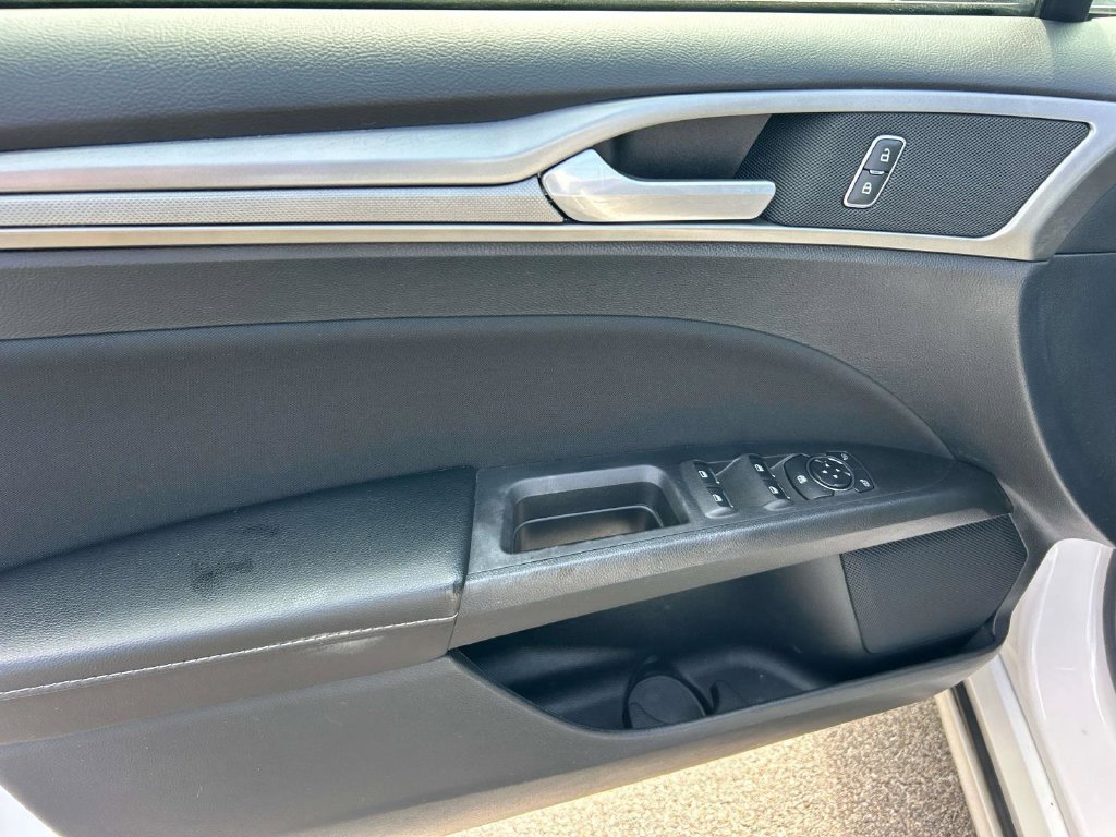 Used 2020 Ford Fusion SE FWD image 26