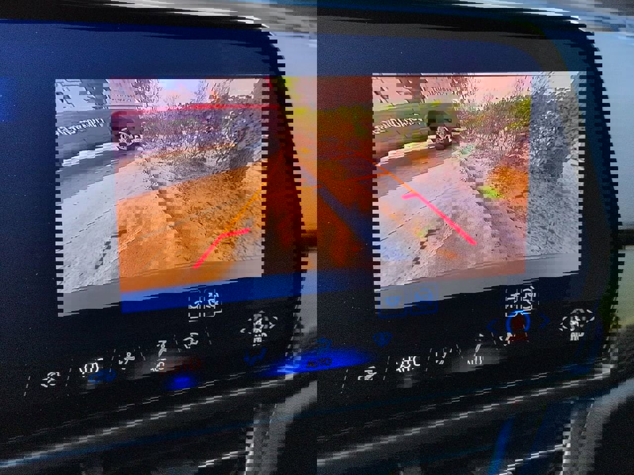 Used 2025 Chevrolet Equinox EV LT image 16