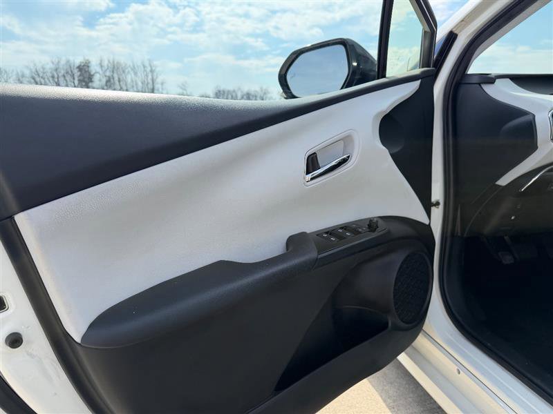 Used 2017 Toyota Prius Prime Advanced image 11