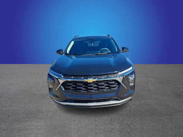 Used 2024 Chevrolet Trax LT FWD image 2