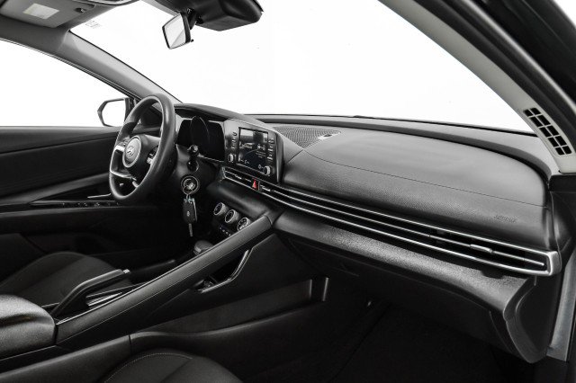 Used 2021 Hyundai Elantra SE w/ Cargo Package image 10