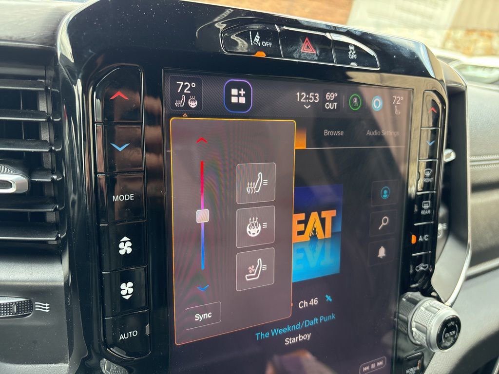 Used 2025 RAM 2500 Laramie w/ Night Edition image 32