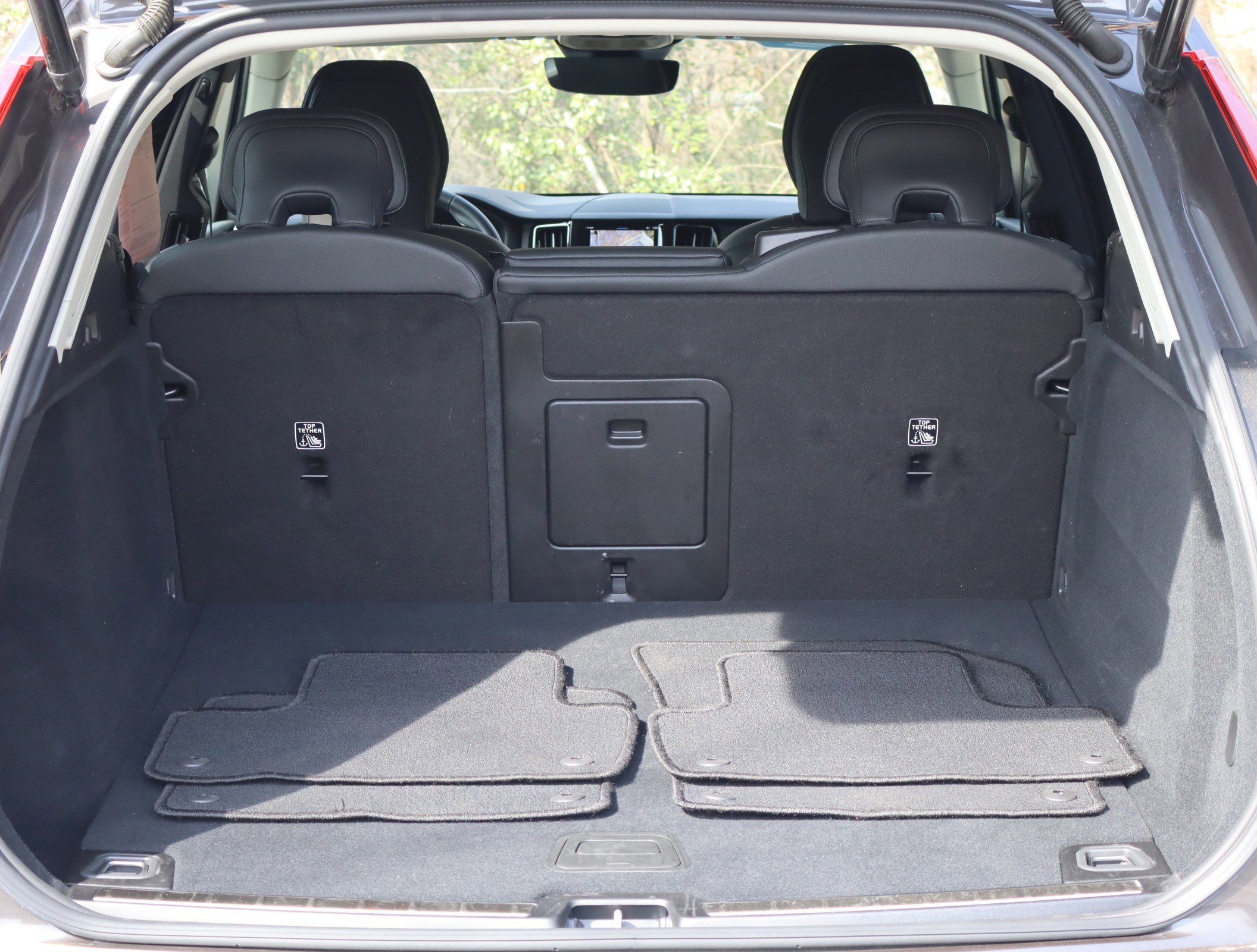 Used 2025 Volvo XC60 B5 Plus image 37