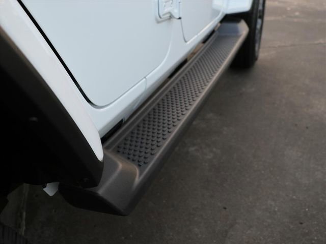 Used 2025 Jeep Wrangler Sahara image 8