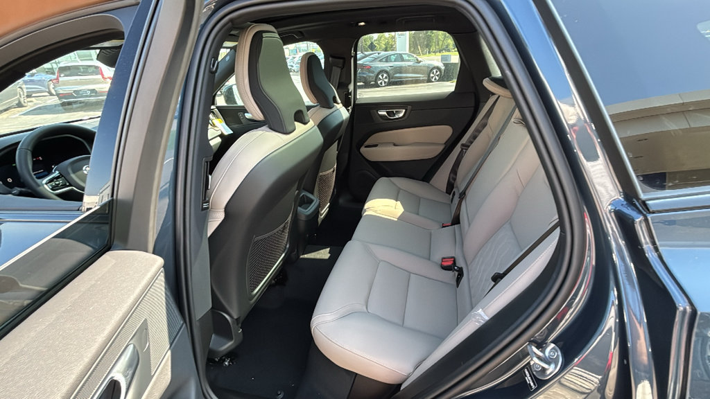 New 2027 Volvo XC60 B5 Core AWD/4WD image 9