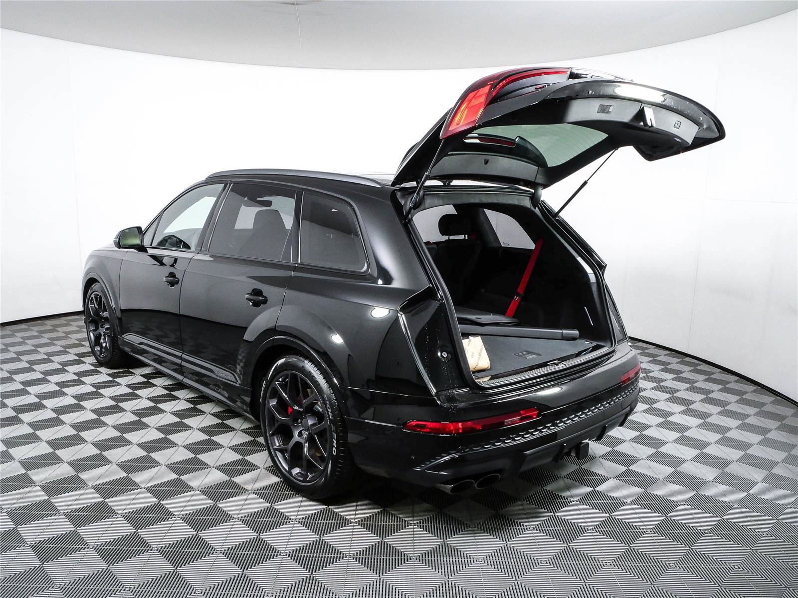 New 2026 Audi SQ7 Prestige AWD/4WD image 36
