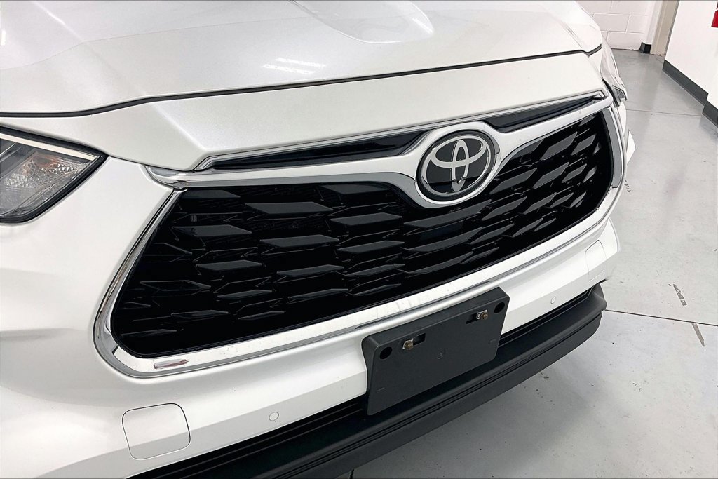 Used 2023 Toyota Highlander Limited FWD image 33