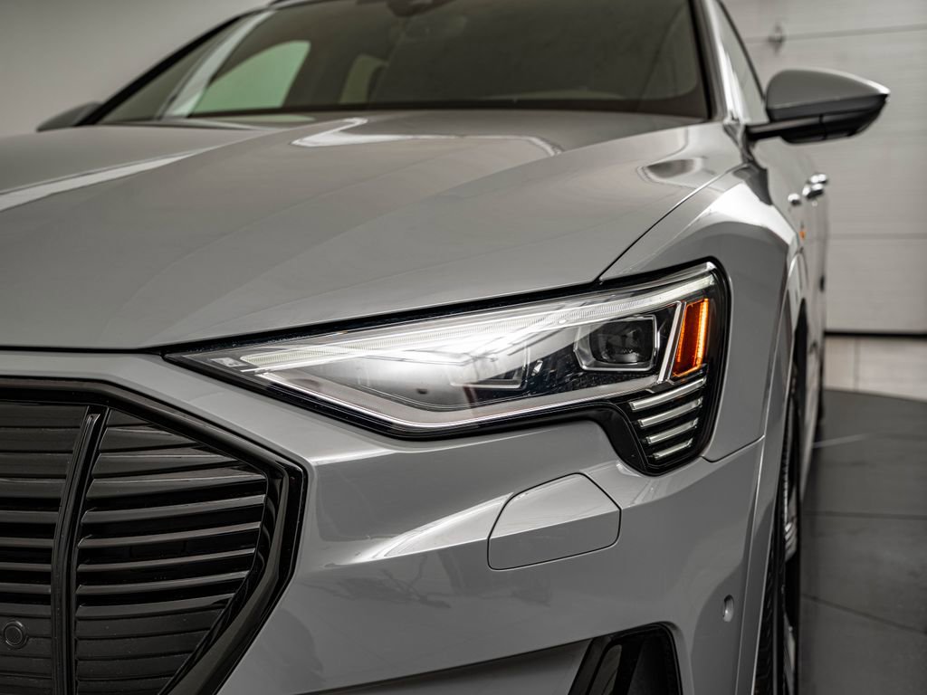 Used 2022 Audi e-tron Premium Plus w/ Premium Plus Package image 15