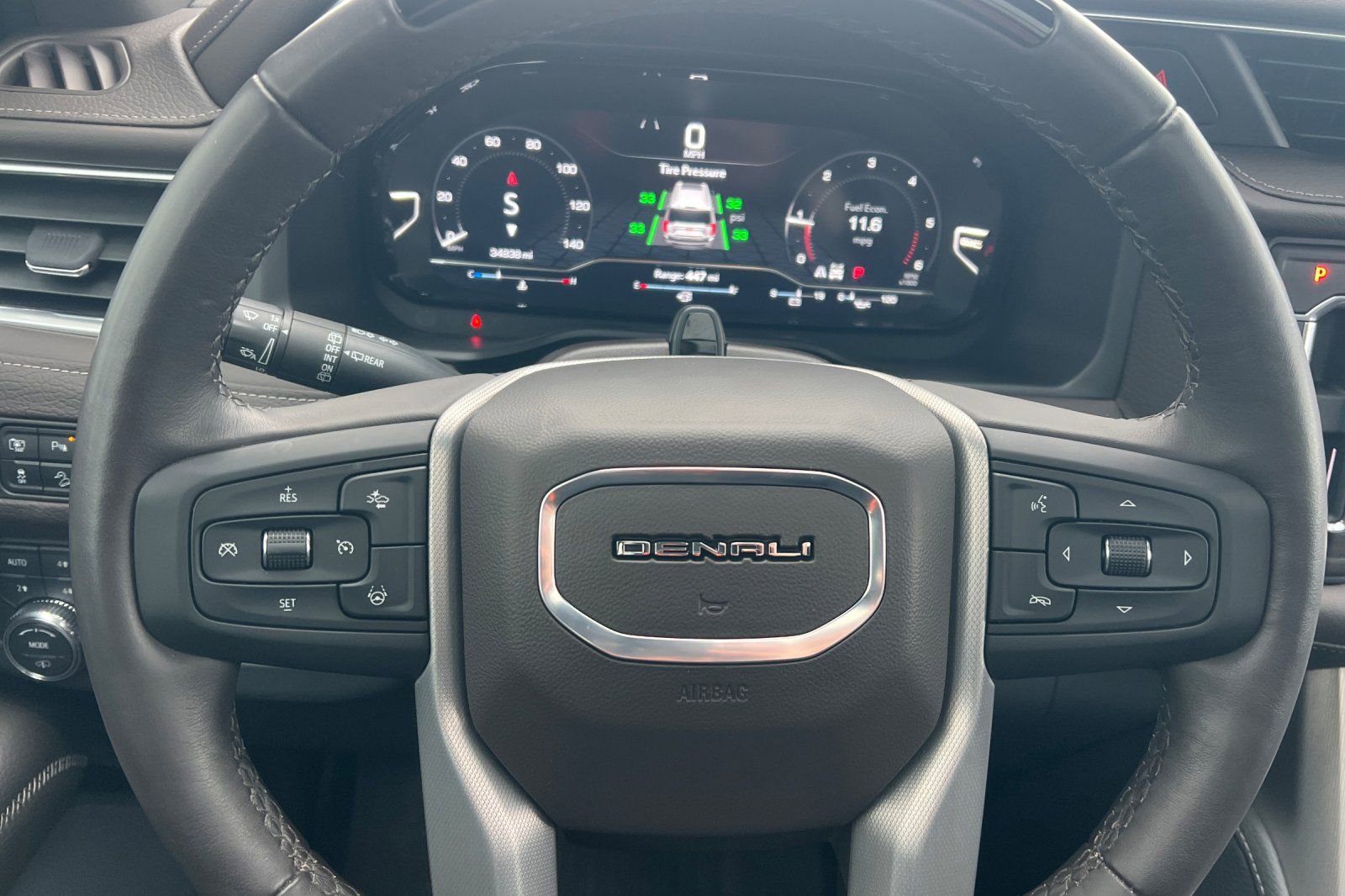 Used 2024 GMC Yukon Denali w/ Advanced Technology Package image 27