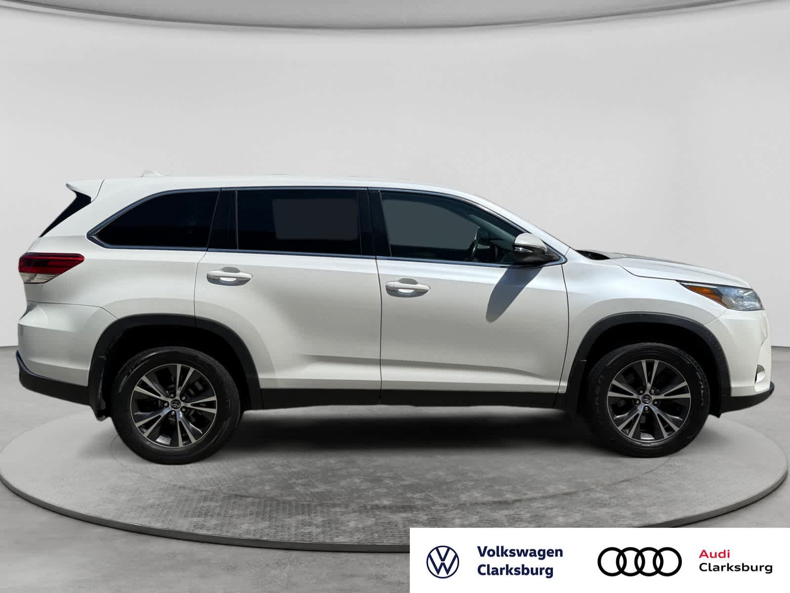 Used 2019 Toyota Highlander Plus AWD/4WD image 4
