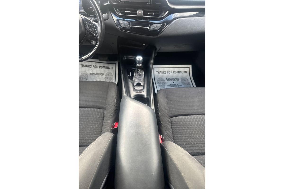 Used 2018 Toyota C-HR XLE image 13