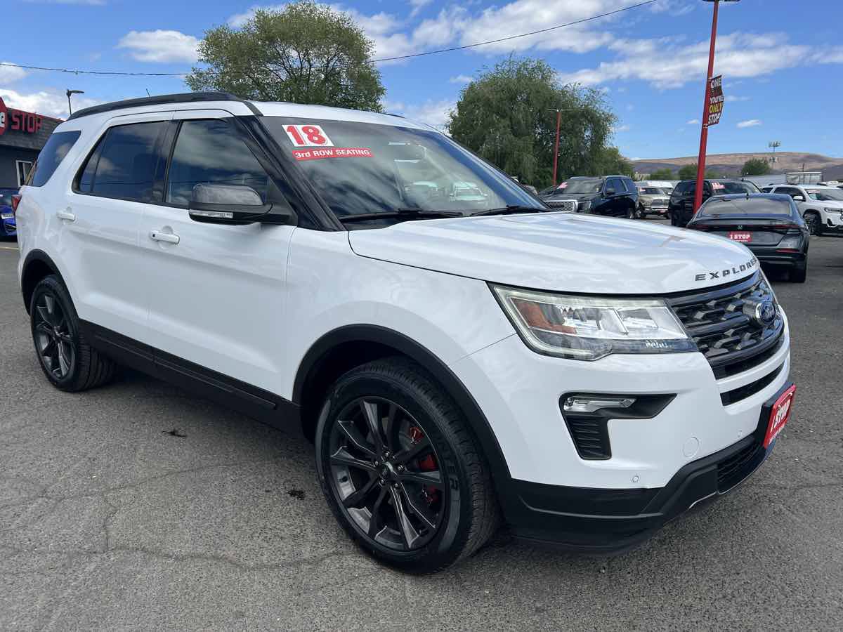 Used 2018 Ford Explorer XLT w/ Equipment Group 202A AWD/4WD image 4