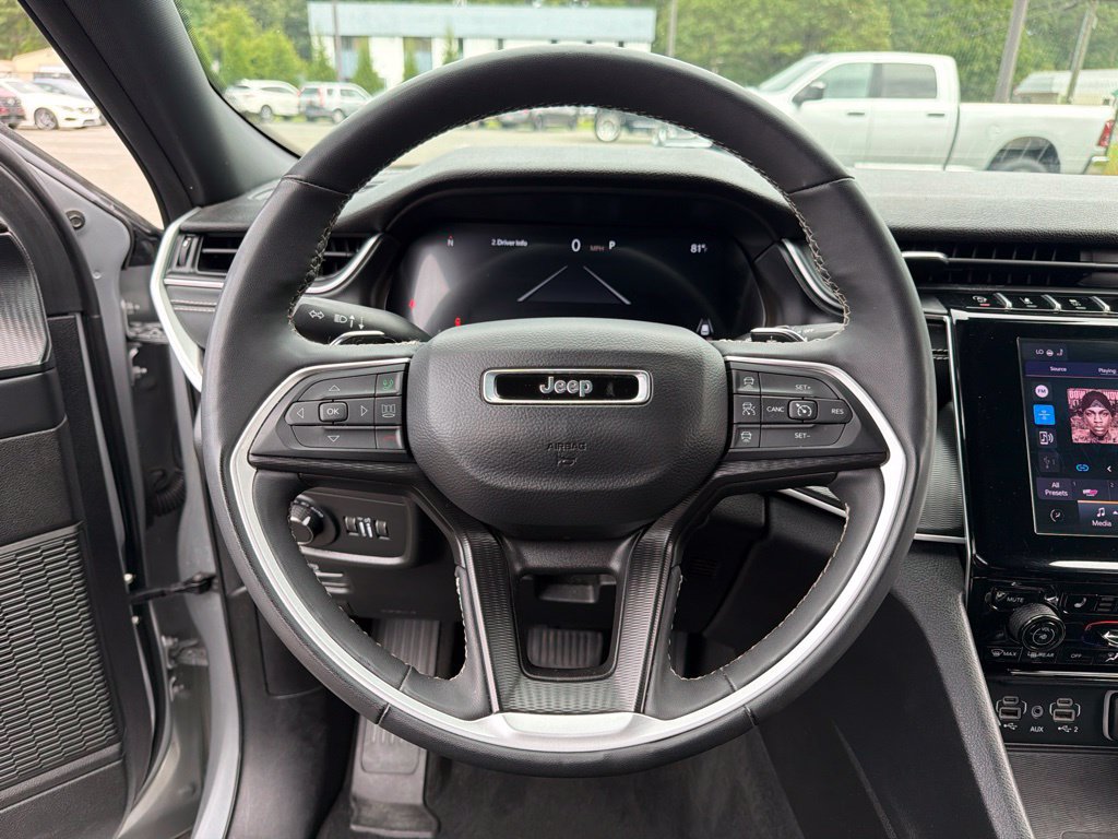 Certified 2025 Jeep Grand Cherokee Altitude AWD/4WD image 16