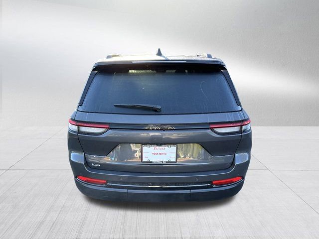 New 2025 Jeep Grand Cherokee Laredo image 6