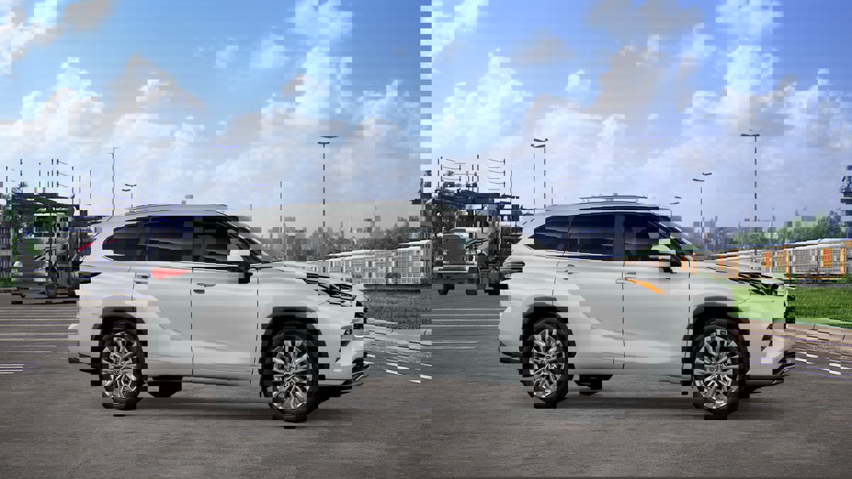 New 2026 Toyota Highlander Platinum image 13