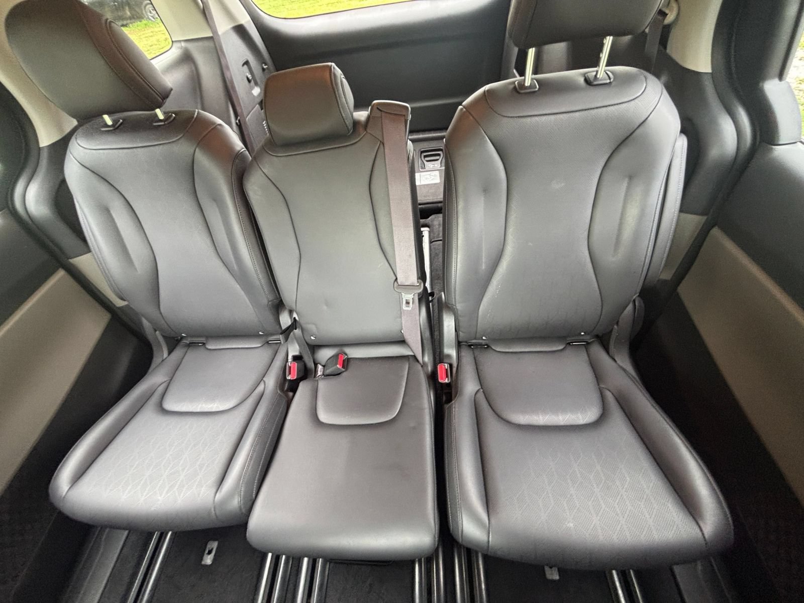 Used 2026 Kia Carnival FWD image 40
