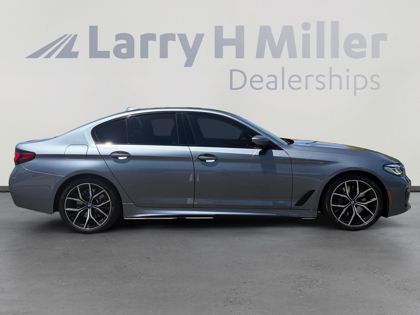 Used 2021 BMW 540i w/ M Sport Package RWD image 6