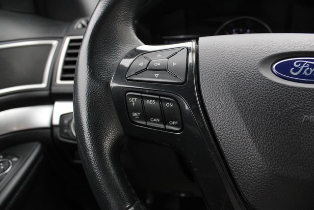 Used 2017 Ford Explorer XLT w/ Equipment Group 202A AWD/4WD image 12