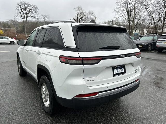 Used 2023 Jeep Grand Cherokee Laredo AWD/4WD image 6