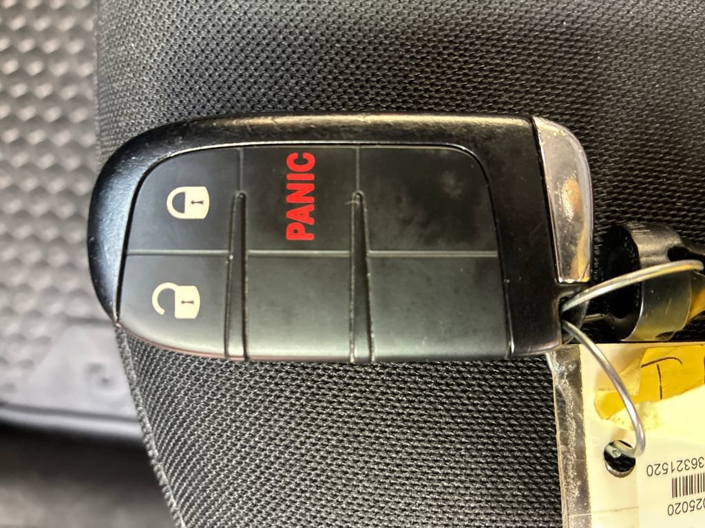 Used 2023 Jeep Renegade Latitude AWD/4WD image 16