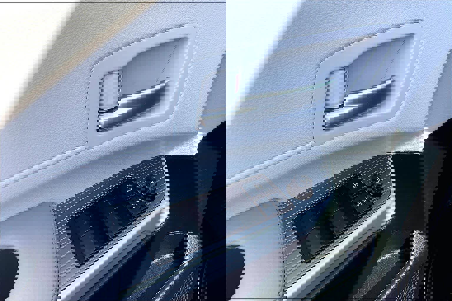 Used 2025 Toyota Sienna XLE w/ XLE Plus Package image 32