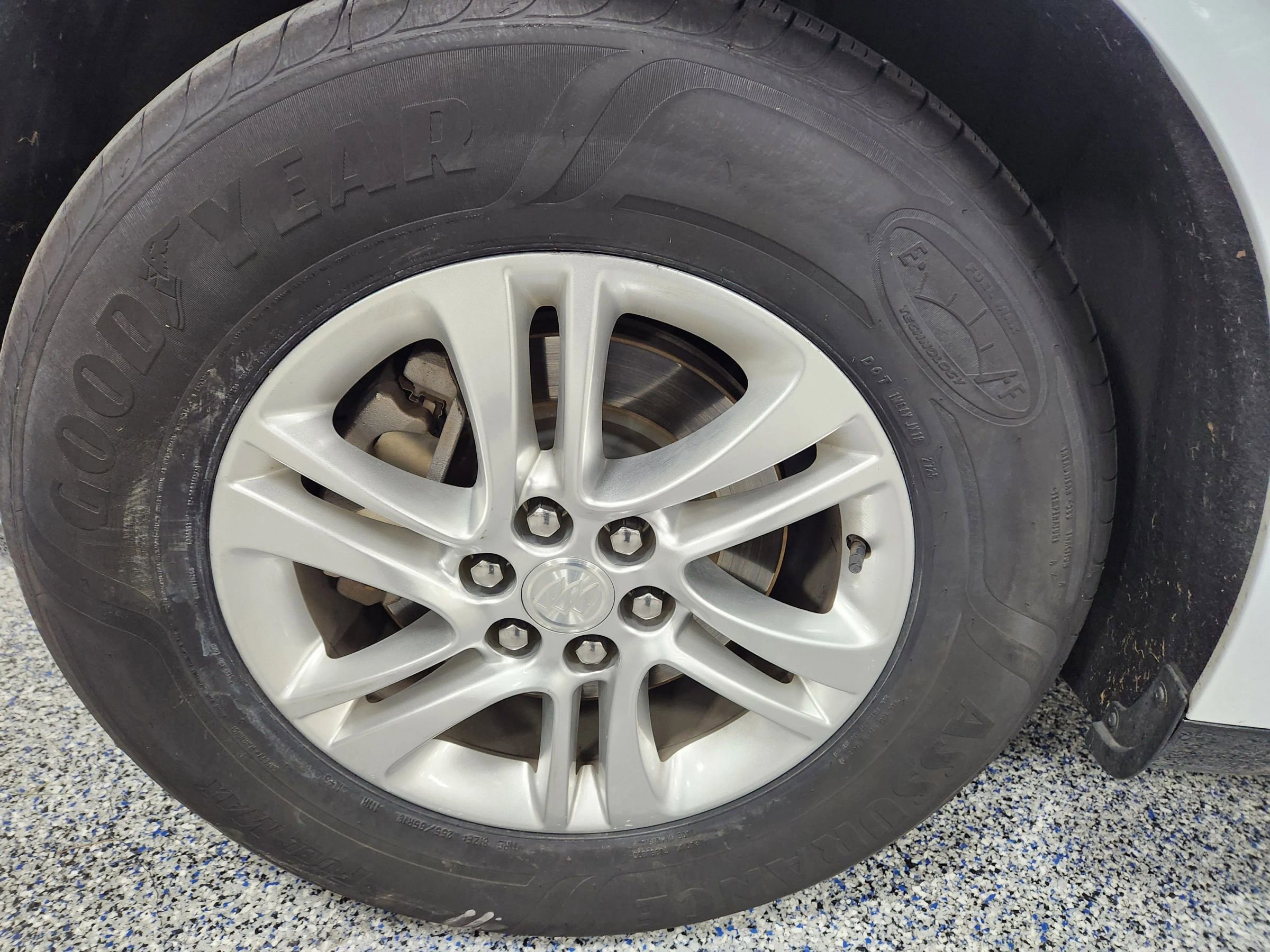 Used 2019 Buick Enclave Essence image 13