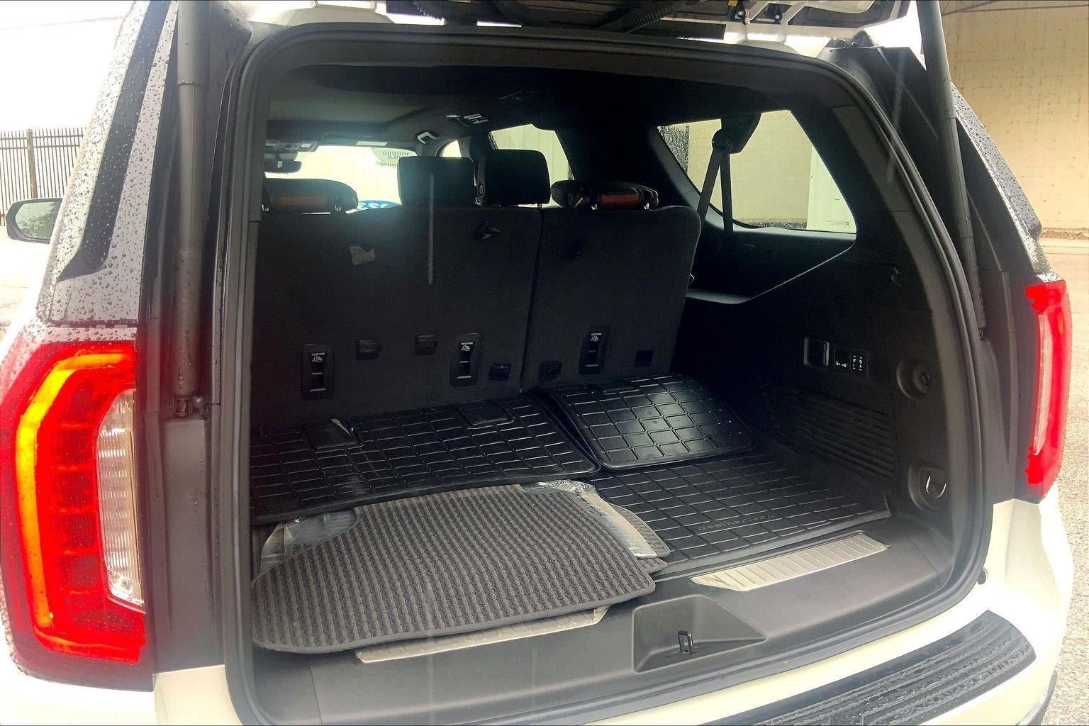Used 2023 GMC Yukon XL Denali Ultimate AWD/4WD image 4
