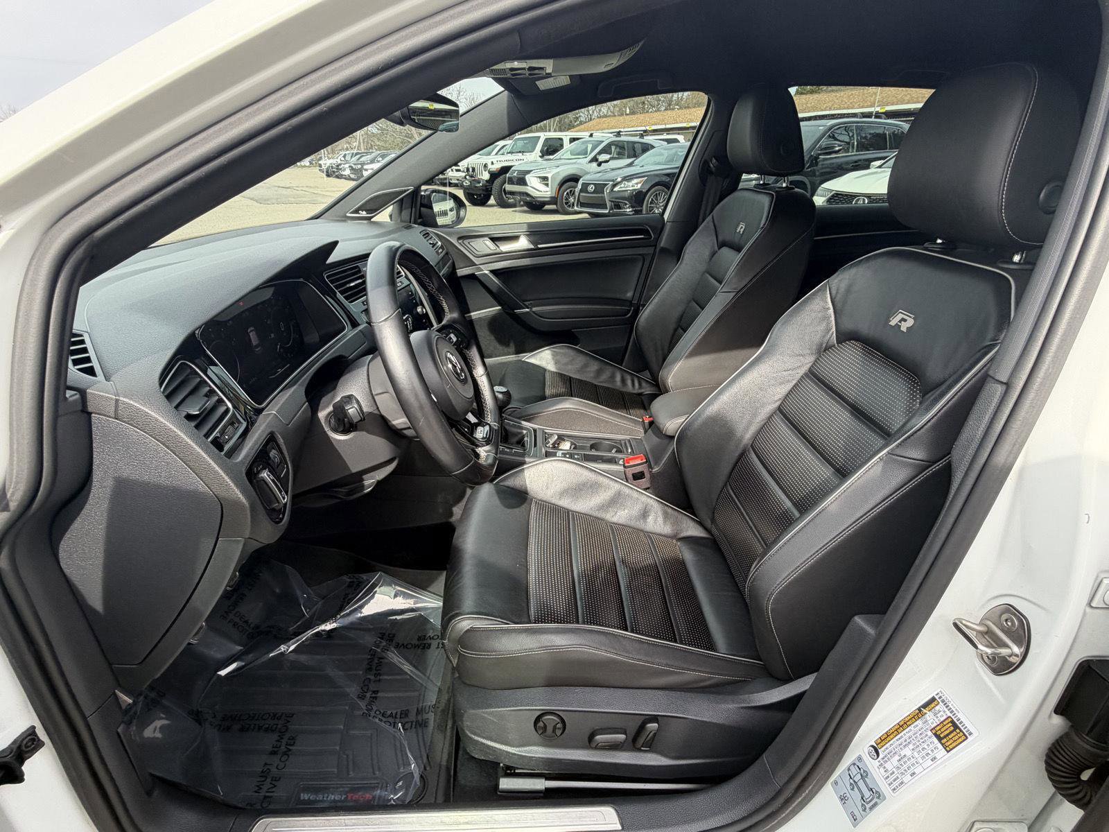 Used 2018 Volkswagen Golf R 4-Door image 10